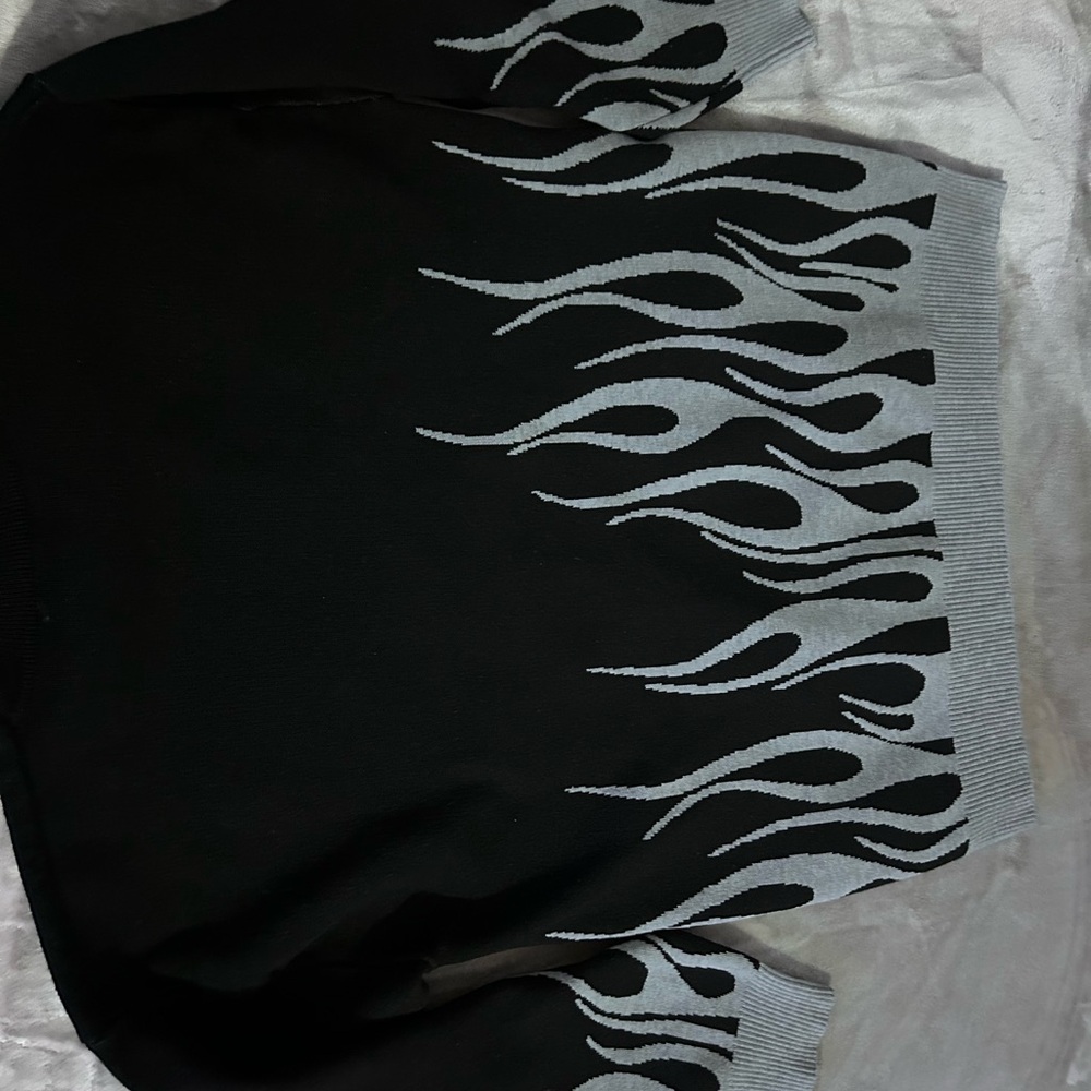 FLAME SWEATER - MEDIUM